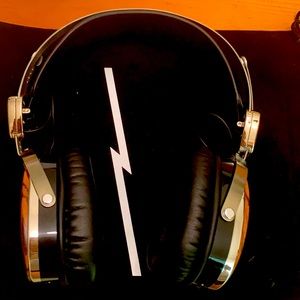 LSTN Sound Co Headphone- wireless connection